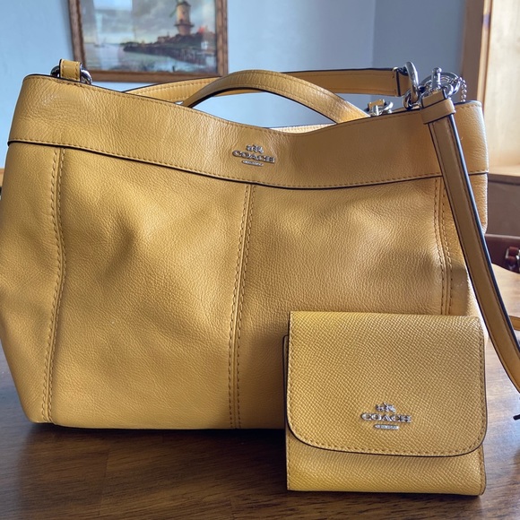 Coach Edie 28 with matching wallet. - Picture 3 of 6